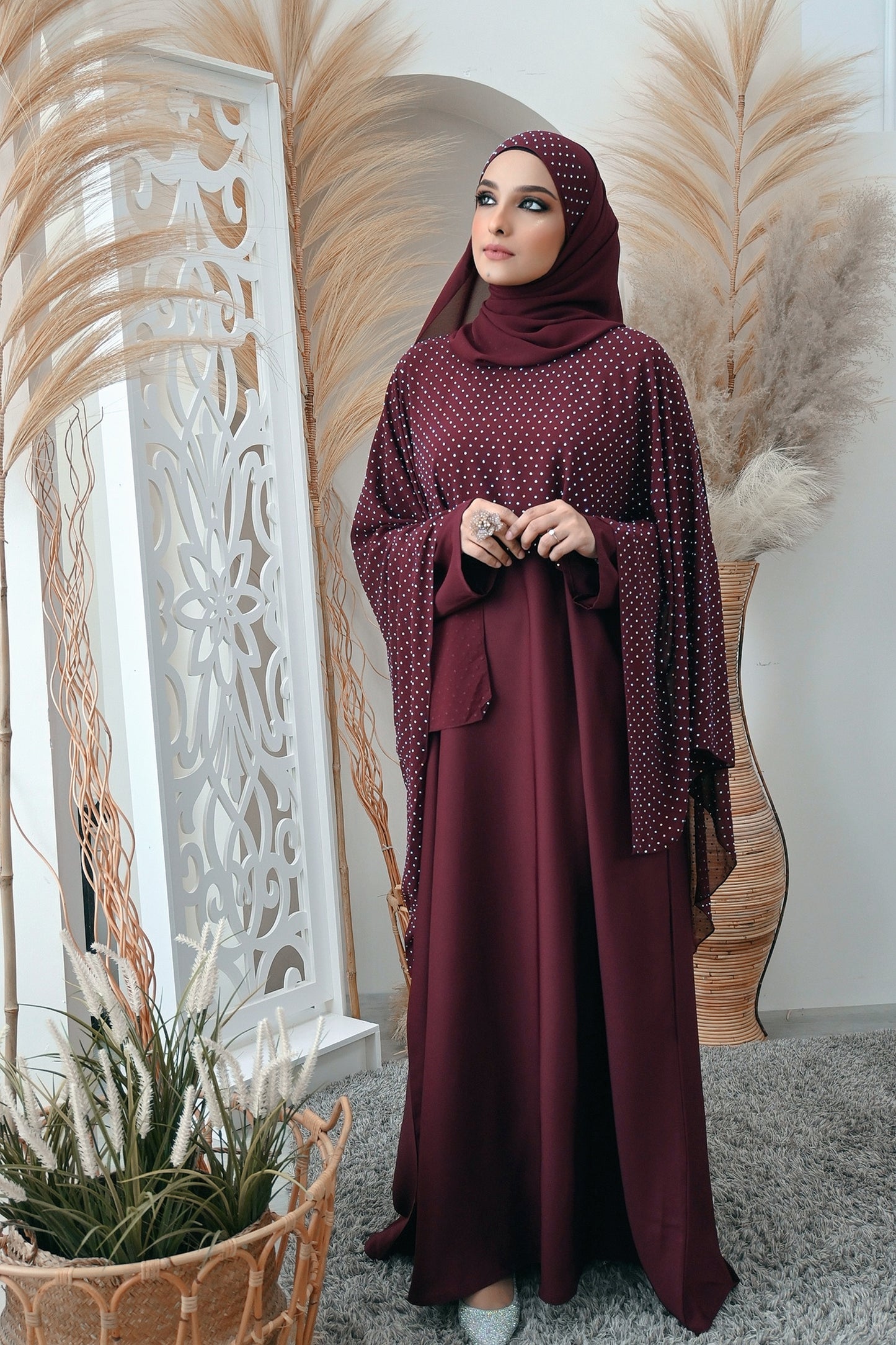 ABAYA NEELOFAR