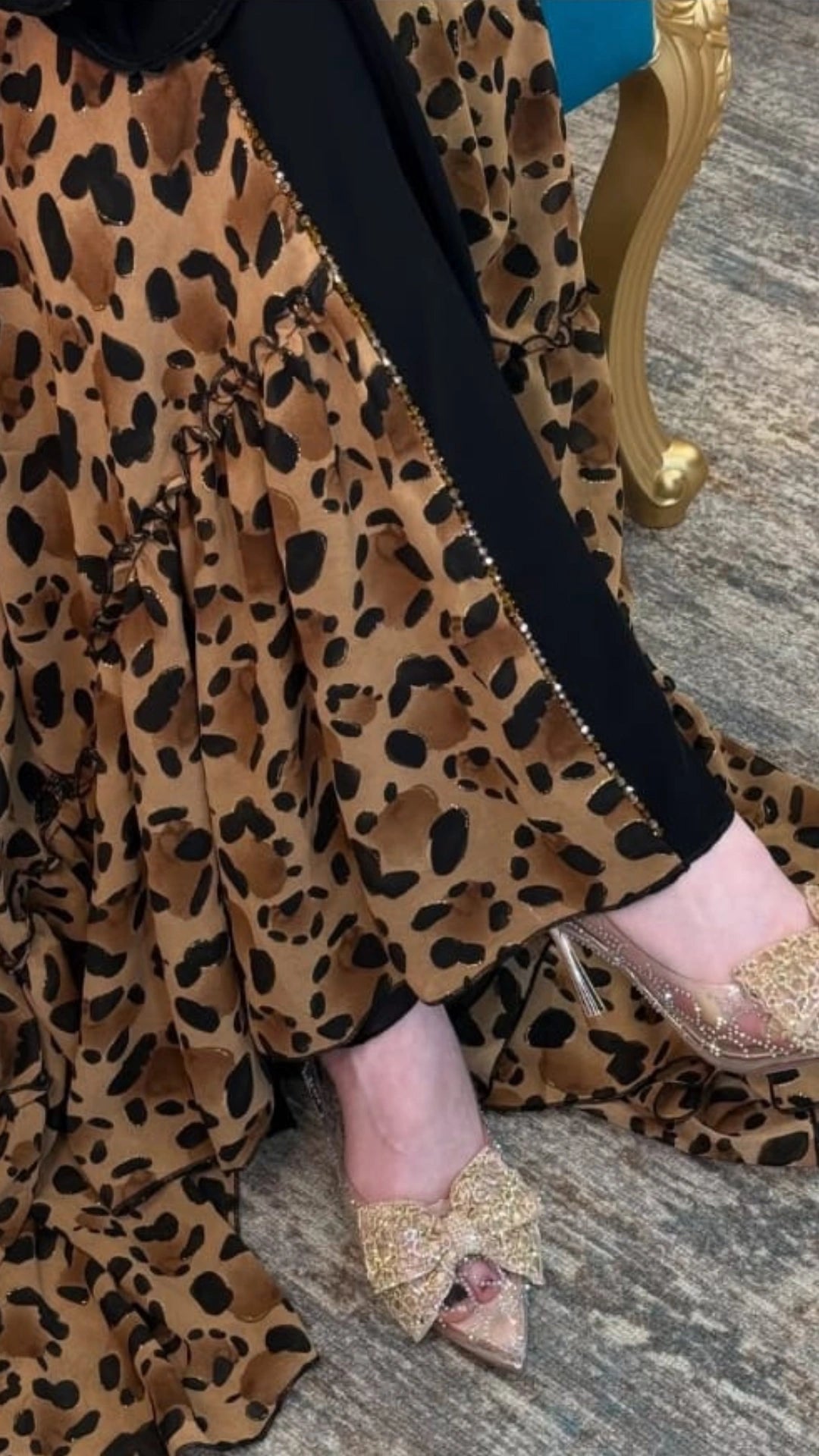 ABAYA LEO