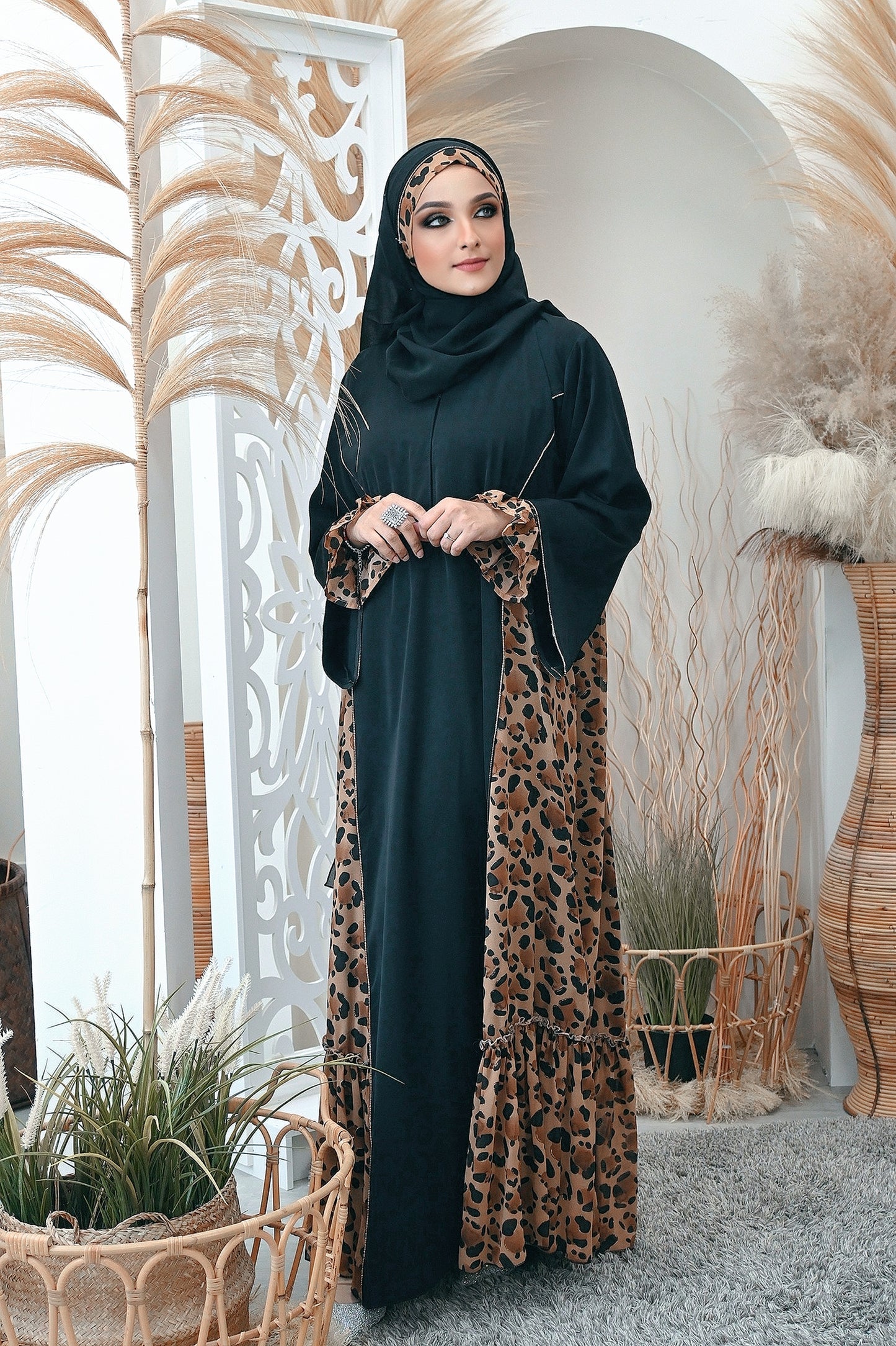 ABAYA LEO