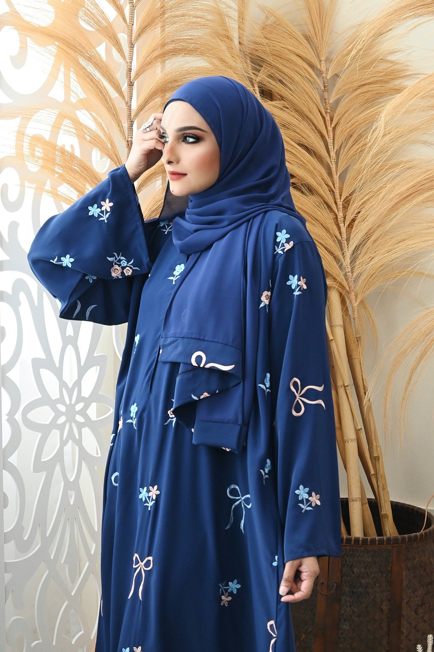 ABAYA TAKSEEN