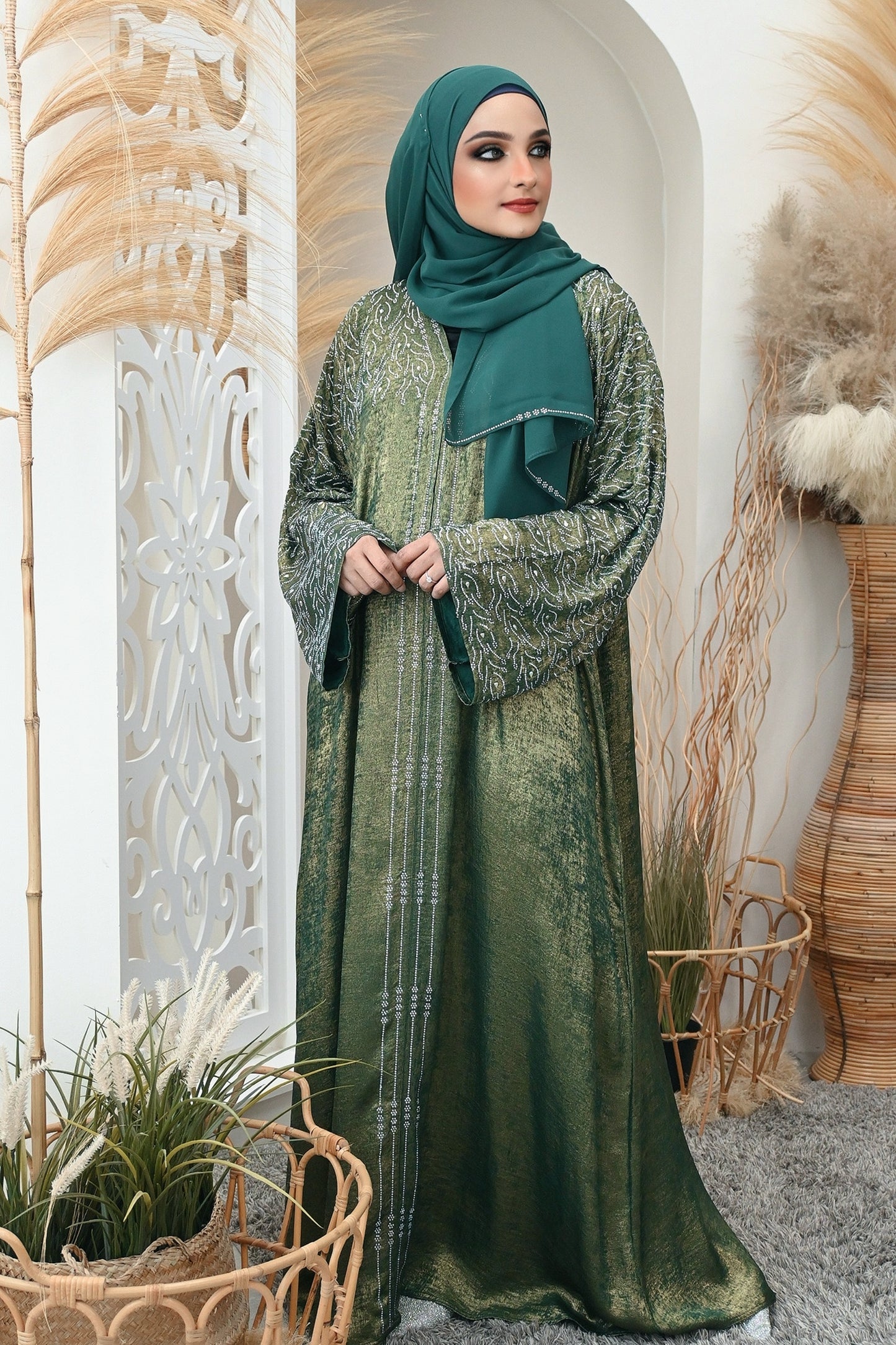 ABAYA TEHREEN