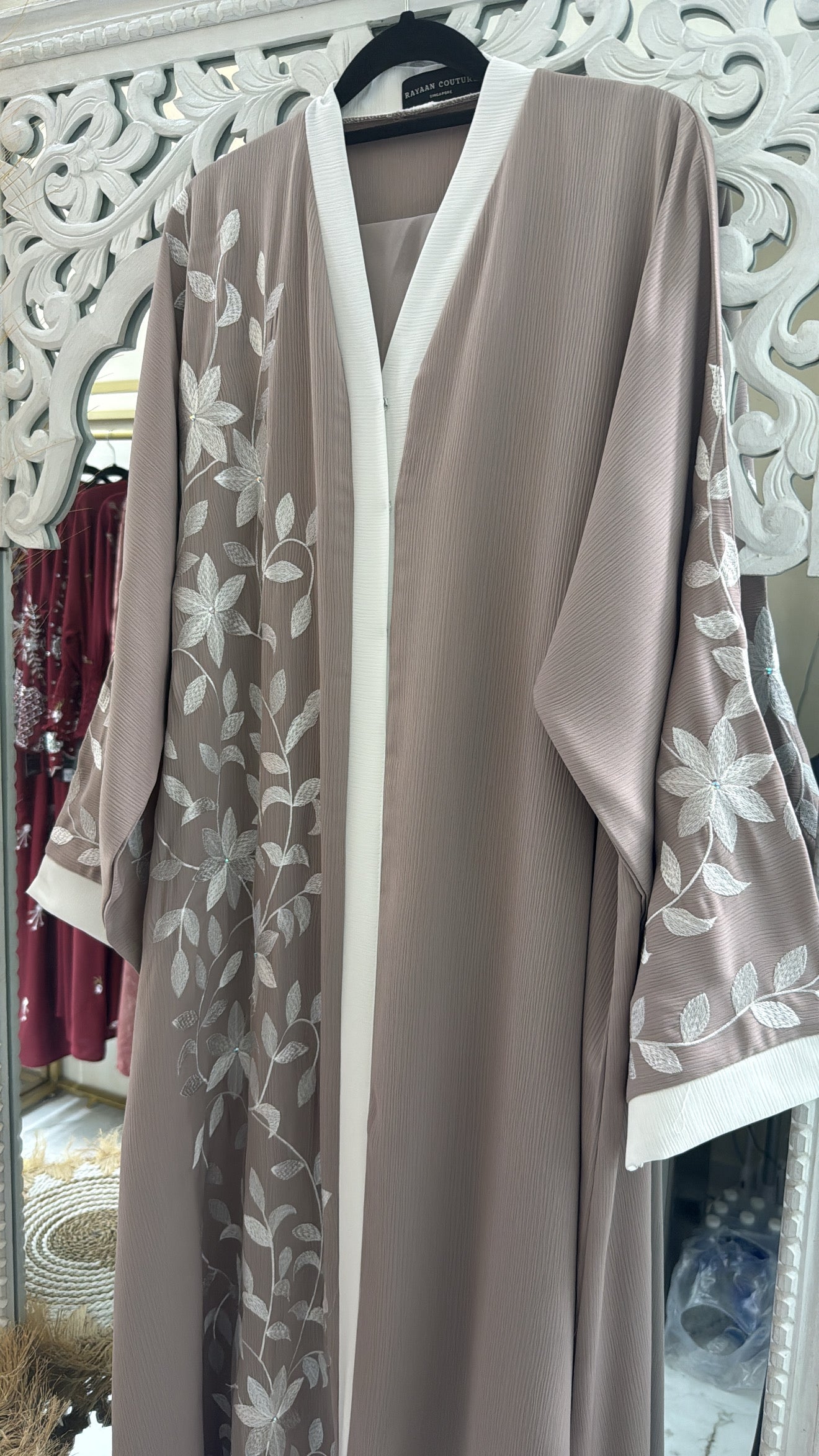 ABAYA PHOOL