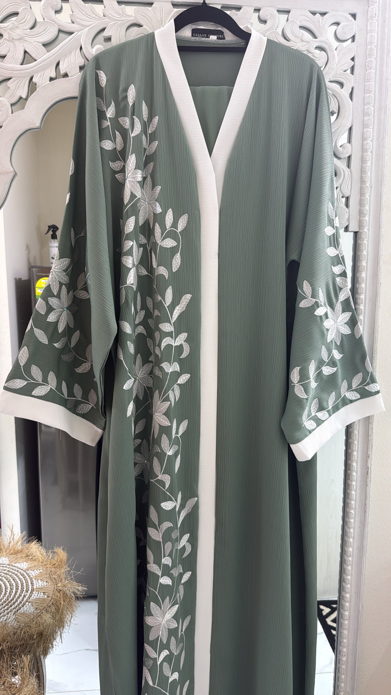 ABAYA PHOOL
