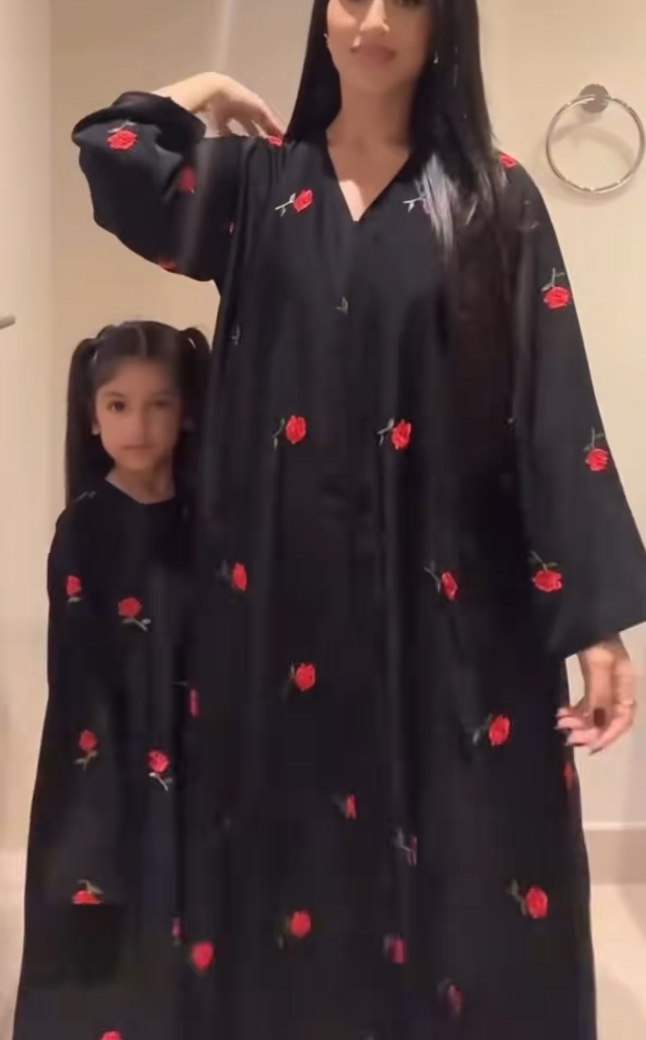 RAYA MUMMY DAUGHTER ROSES